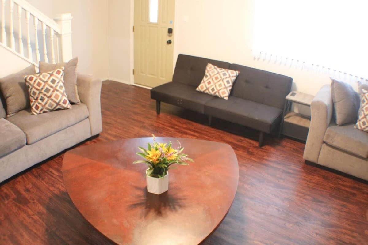 Massive 4 Bed House-Short Walk To Amazing View Lejlighed Pittsburgh Eksteriør billede