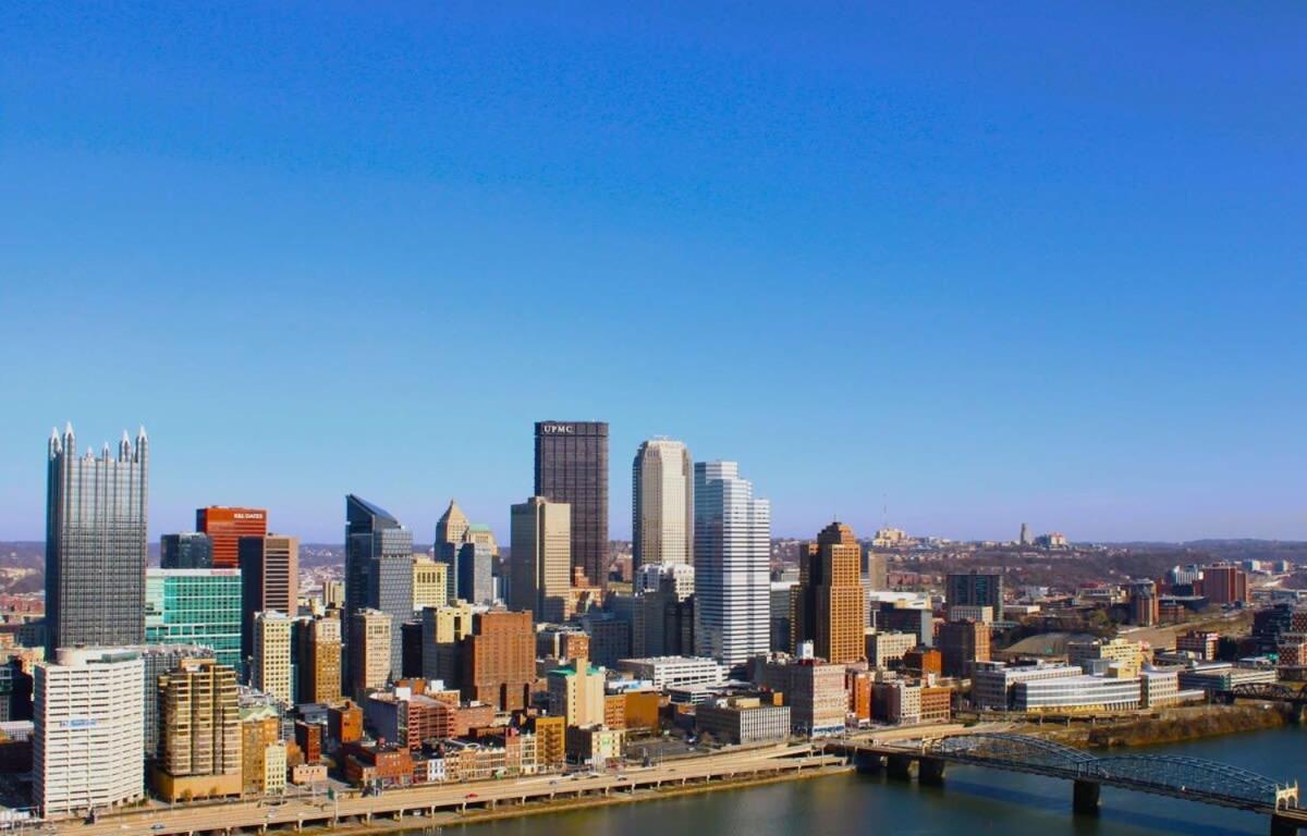Massive 4 Bed House-Short Walk To Amazing View Lejlighed Pittsburgh Eksteriør billede